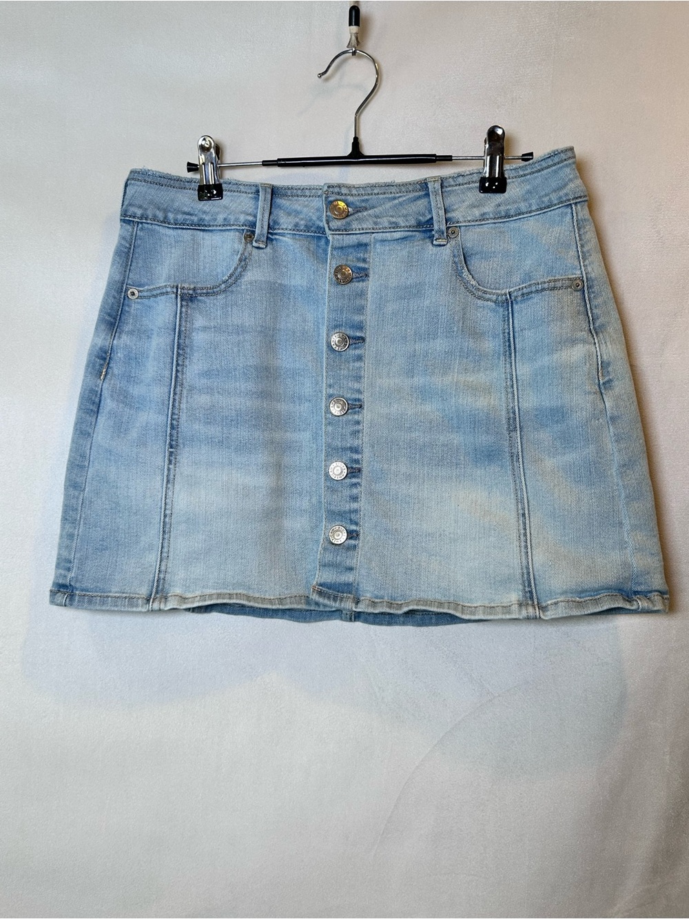 American Eagle Super Stretch Hi-Rise A-Line Mini Skirt Light Wash Denim. Size 8